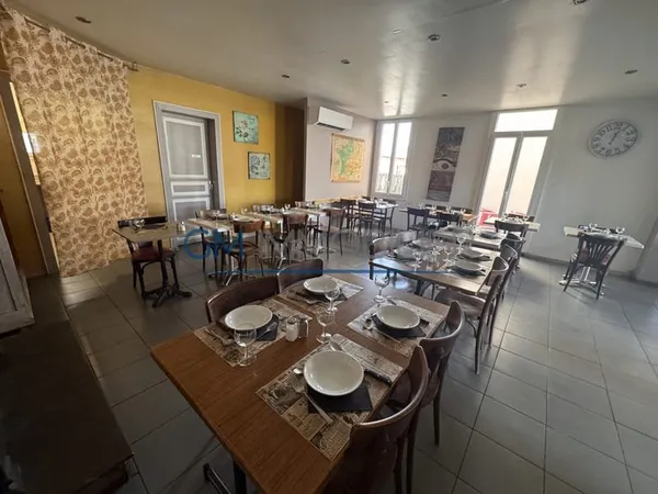 AFFAIRE: A Vendre Fonds de Commerce de Bar/Restaurant avec Maison de 150m2 avec piscine