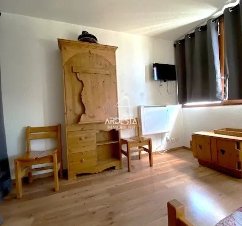 CHARMANT STUDIO AU PIED DES PISTES.