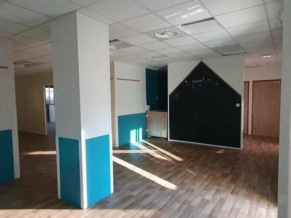 Bureau 408 m²
