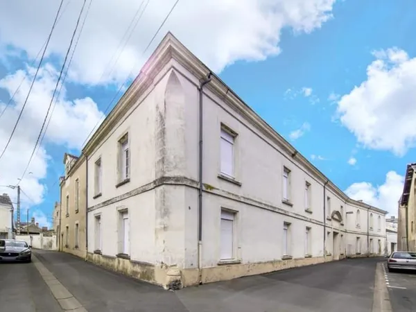 Immeuble - 525 m² - Doué-en-Anjou (49)