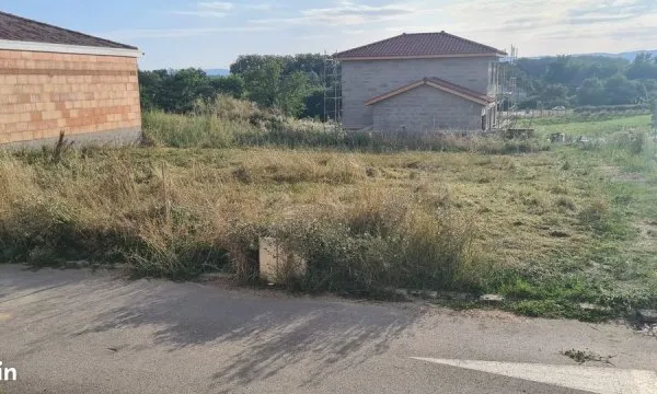Terrain plat viabilisé