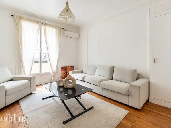 À vendre - Paris 17e Étoile - Studio avec terrasse de 29,40 m² en excellent état