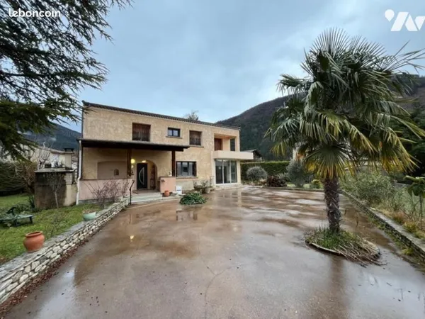 Maison 8 pièces 190 m²