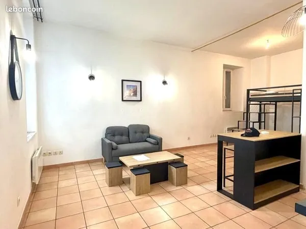 GRAND T1 MEUBLE RUE BRETEUIL - CENTRE VILLE MARSEILLE 6ème 32 M2 - PROCHE PREFECTURE