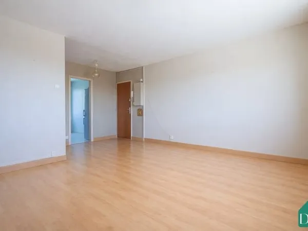 Appartement de type 3 avec ascenseur, parking + cave à Orvau