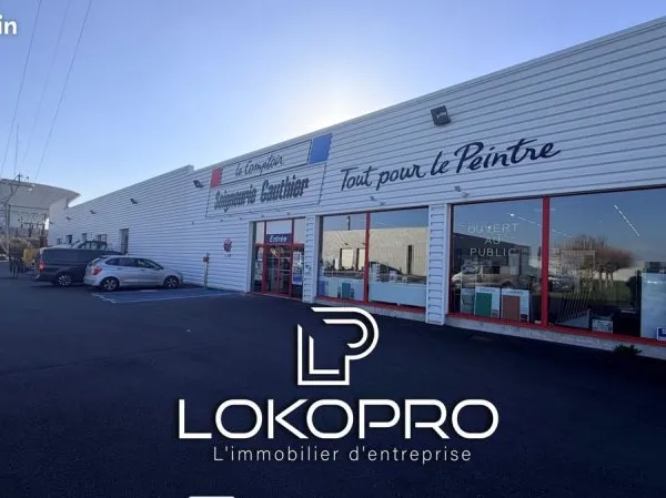 Local commercial 710 m² Cholet