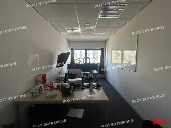 Bureau 241 m²