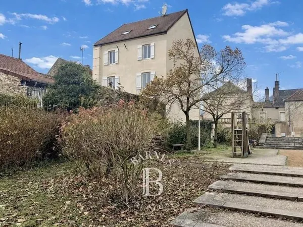 Bourgogne - Maison de village - Commerce et appartements de tourisme