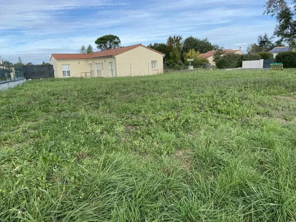 Terrain constructible 706 m²