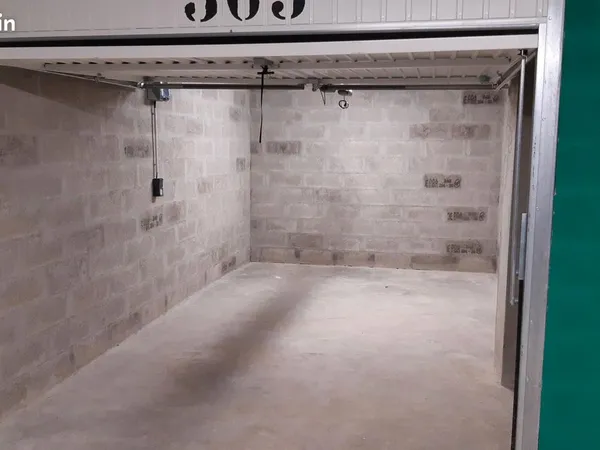 Garage / parking / box couvert securise
