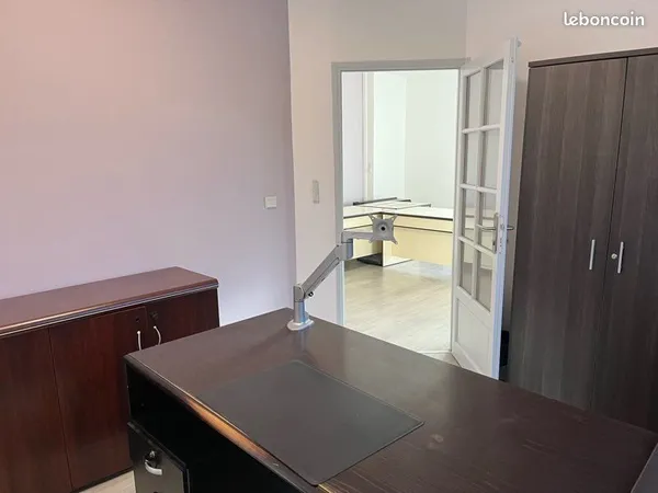 Local commercial de 73 m2 ( + un de 64 m2 )Emplacement premium La crau