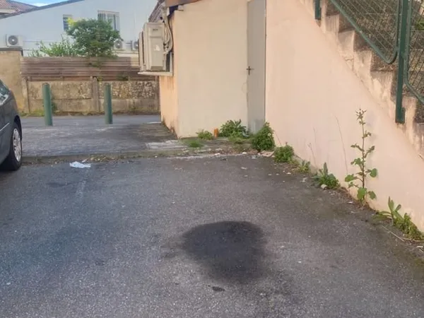 Place de parking exterieur