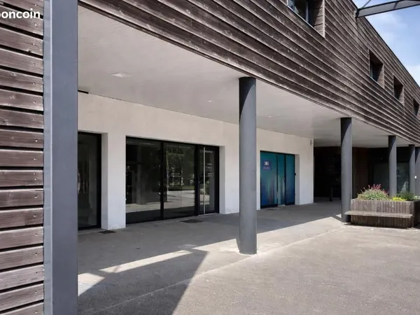 Local bureaux 182 m²