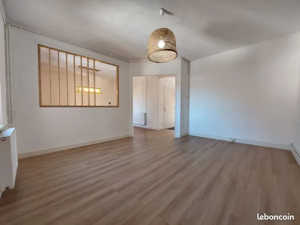 Grand T3 lumineux de 96m² - dernier étage - Albinque