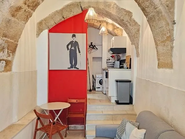 Loue studio meublé Pelissane