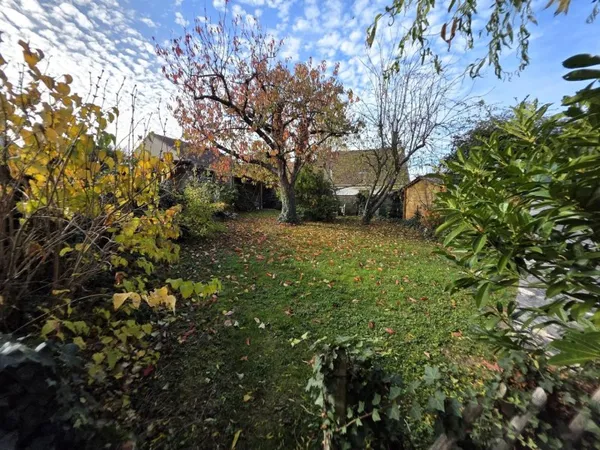 Maison avec 4 Chambres sur 363 m² avec garage