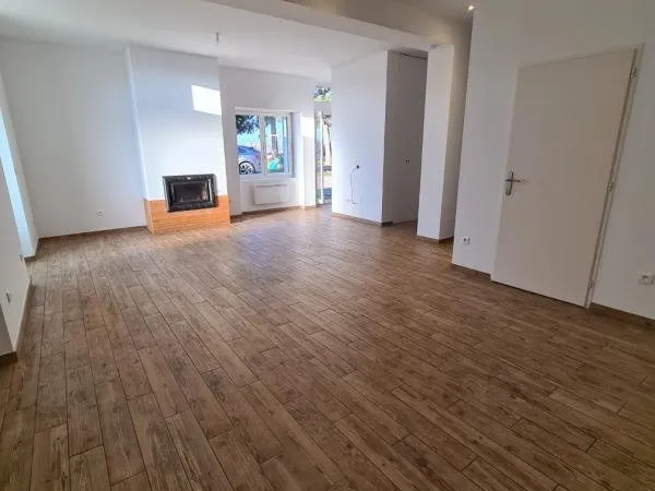 PIEUSSE DANS CORPS DE FERME MAISON T5 RENOVEE