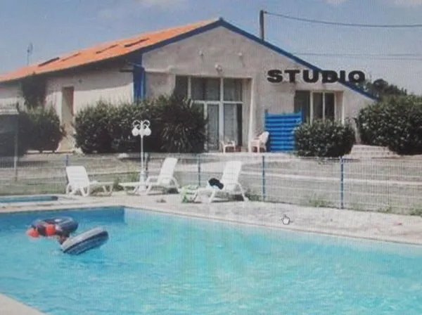 Exclusivité à 5 min de la mer, 10 min Rochefort : secteur Campagne de Soubise, Studio meublé avec te