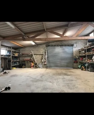 Entrepôt 200 m² + Maison 60 m² sur 2 000 m² de terrain - Idéal Artisan/PME
