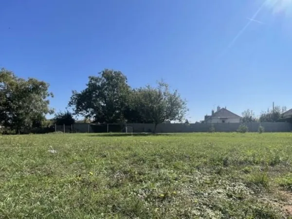 Terrain 594 m²