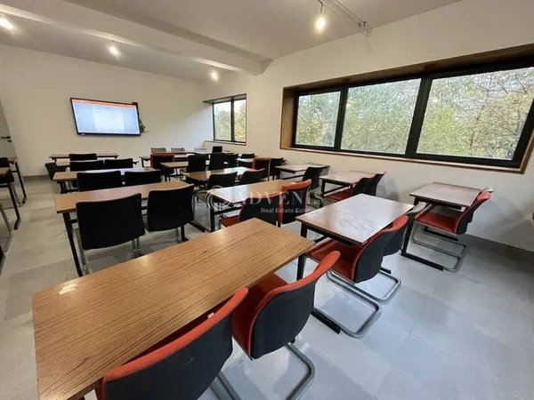 Bureaux 700 m²