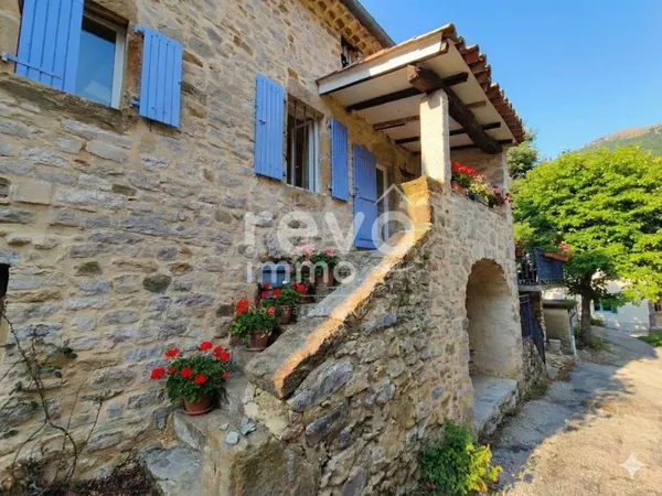 Authentique maison provençale avec piscine.