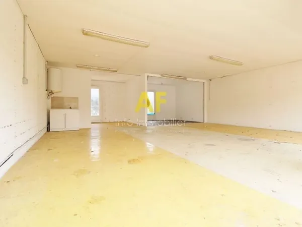 SAINTE MAXIME Local professionnel de 70m2