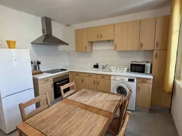 APPARTEMENT MEUBLE T2 PLEIN CENTRE VILLE DE CASTELNAUDARY 3E