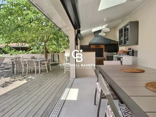 ANDERNOS , Côté Bassin, Quartier Port Ostréicole, villa récente de 242m²