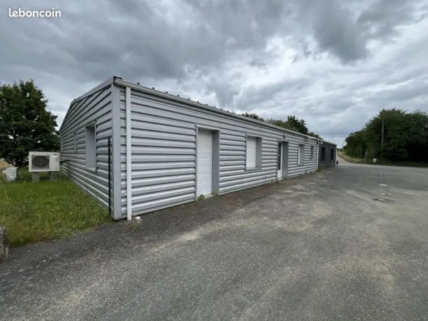 Local commercial 1280 m² Huillé-Lézigné