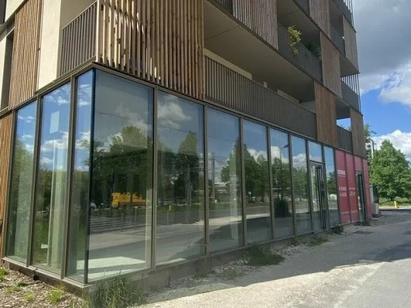 Local commercial 538 m²