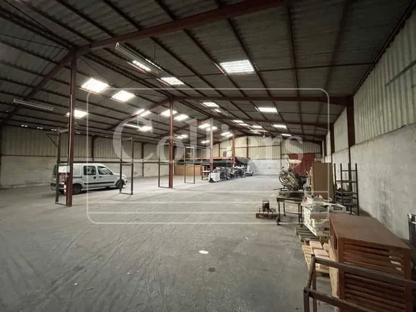 Local d'activité 2100 m²