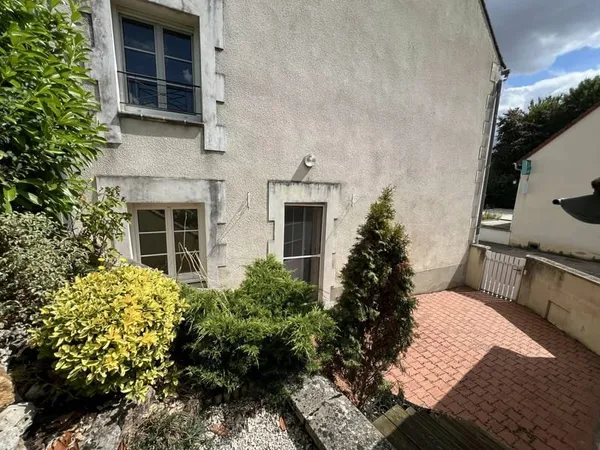 10 MINUTES AUXERRE MAISON DE VILLAGE 4 PIÈCES AVEC ANNEXES