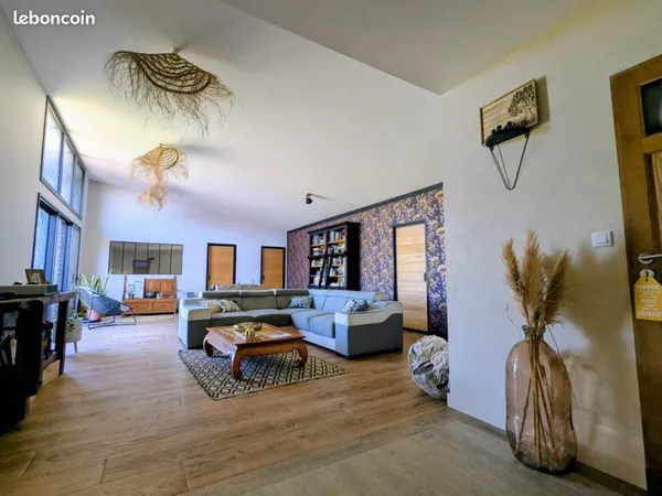 LONGÈRE RÉNOVÉE ALLIANT CHARME DE L'ANCIEN ET MODERNITÉ 215 m² - Basse Consommation - Terrain 1,6 Ha