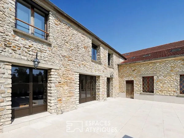 Maison en pierre rénovée avec jardin et cour