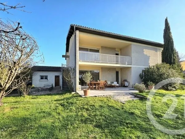 Maison 10 pièces 241 m²