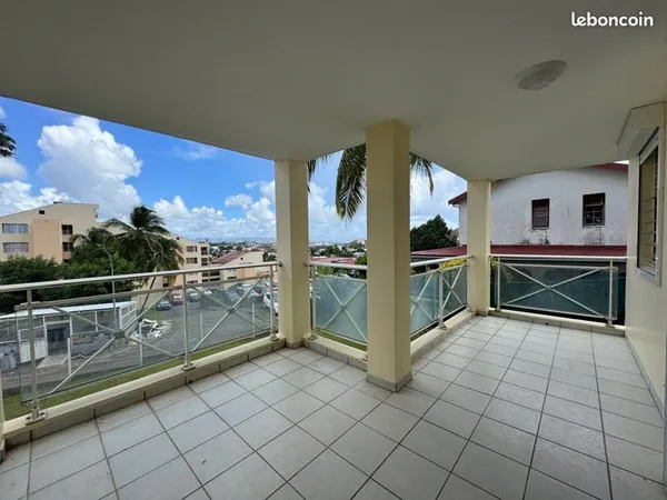 T3 avec terrasse et parking - La Dorsale, Fort de France