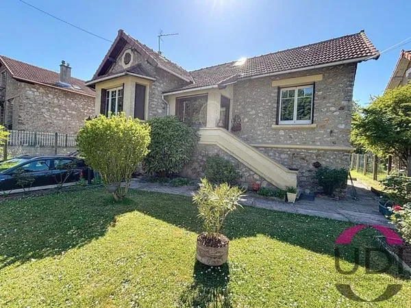 Rare opportunité à Villemoisson-sur-Orge ! Maison sur sous-sol avec grand terrain