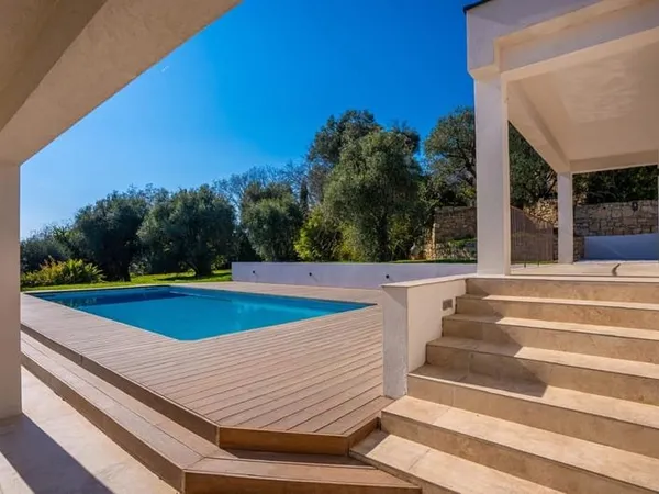 Maison 6 pièces 320 m²