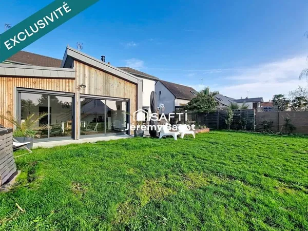5 chambres et 3 salles de bains.