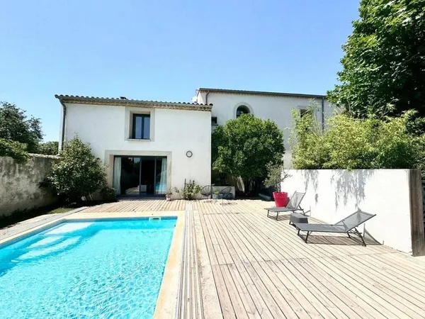 Maison 10 pièces 340 m²