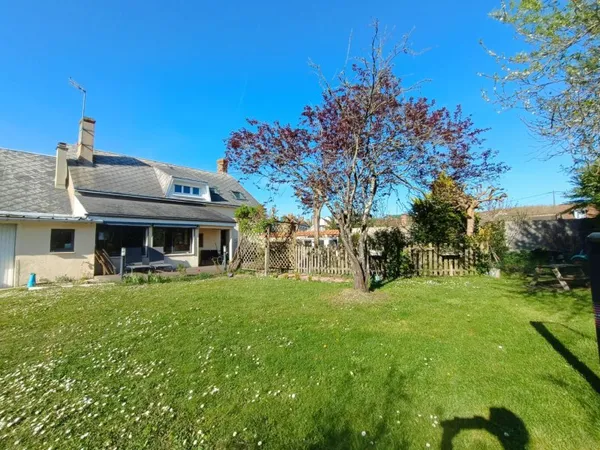 Charmante Maison à Vendre à Courcy aux Loges