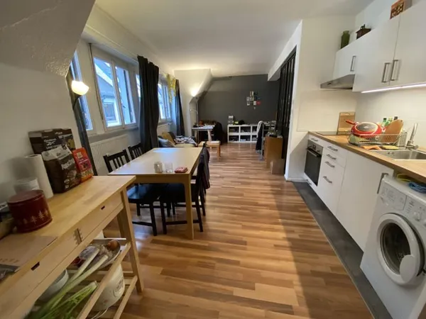 Strasbourg- Quai Turckheim-Gare, Grand F1 meublé de 39 m2, 4è étage avec ascenseur,