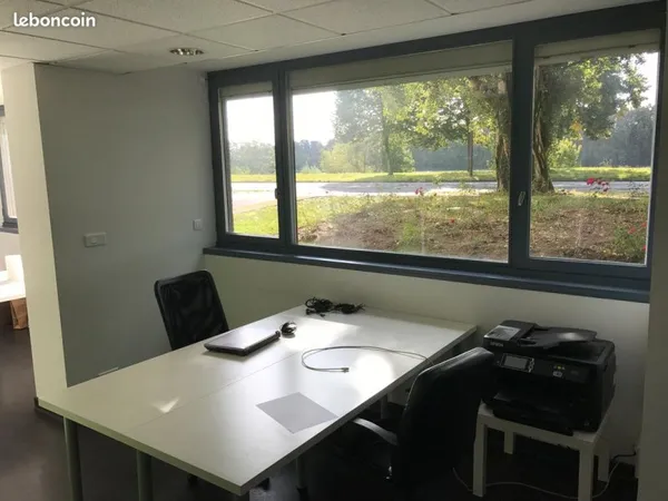 Locaux professionnels de 117 m² en RDC, sur l'île de Nantes - Mangin / Beaulieu - 1 open space, 3 bu