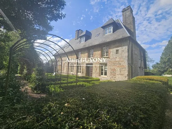 Maison 11 pièces 371 m²