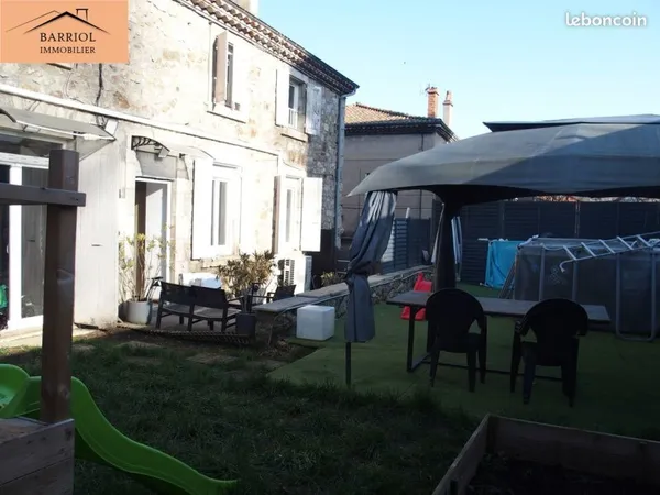 Belle maison de rue proche centre ville