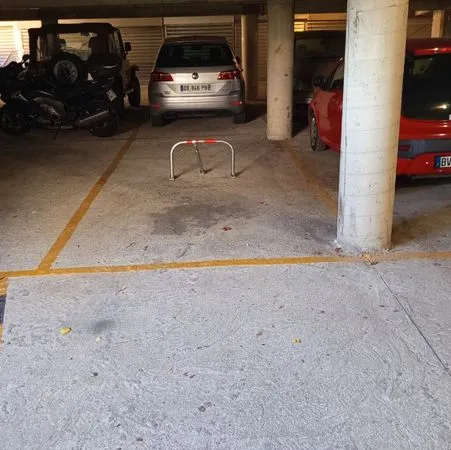 Parking Garage fermé sécurisé