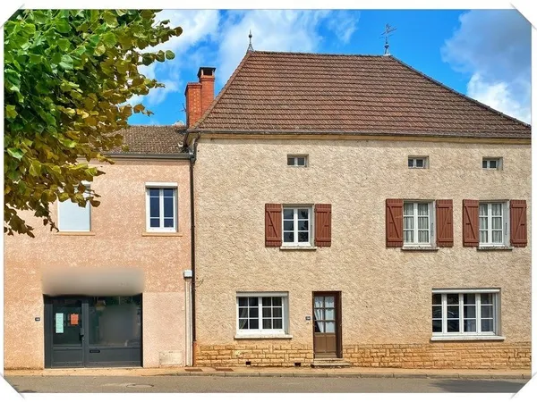 ENSEMBLE IMMOBILIER COMPRENANT 2 MAISONS DE VILLAGE SUR TERRAIN DE 2285 m²