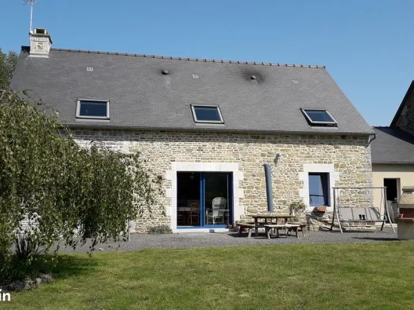 Maison individuelle en pierre entièrement remaniée en 2006 dans un cadre verdoyant de 4000 m², à 10 