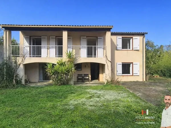 Maison 4 faces T7 composée de 2 appartements Terrain 700 m2